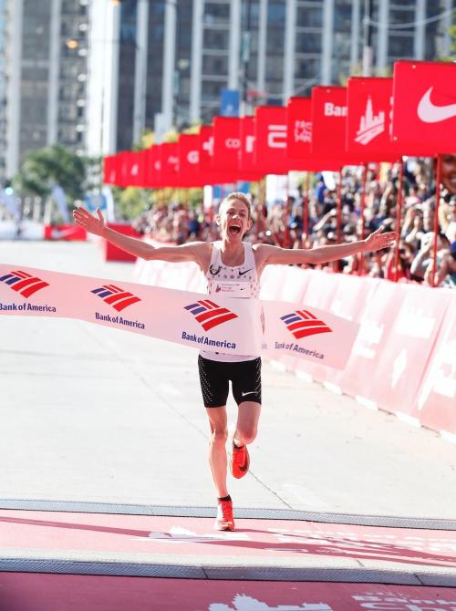 Galen Rupp wins Chicago 2017.jpg