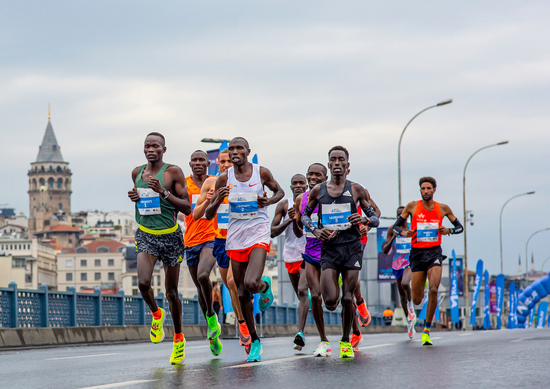 N Kolay Istanbul Half Marathon Elite Men_s Galata Bridge.jpeg