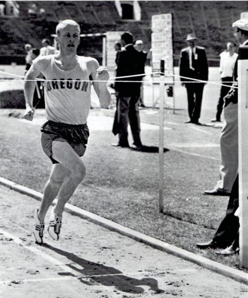 2 Possibly winning NCAA Mile 1959.jpg