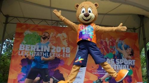 1284034_G08_W01 berlino the bear.jpg