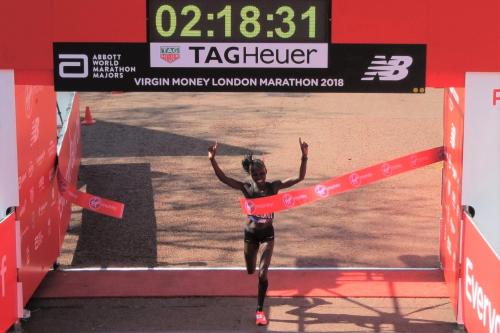 Cheruiyot_Finish_London_2018_04_22_Jane_Monti.jpg