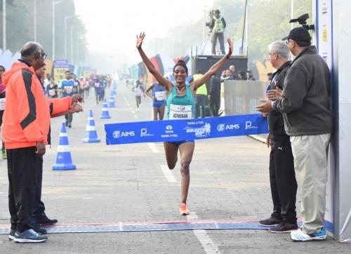 Ethiopia's Degitu Azimeraw winning at the Tata Steel Kolkata 25K 2017.jpg
