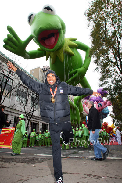 Keflezighi-Kermit1-Macys09.jpg