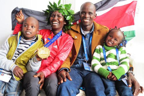 Keitany_Mary_With_Family_NYCM_2016_Smaller_Jane_Monti.jpg