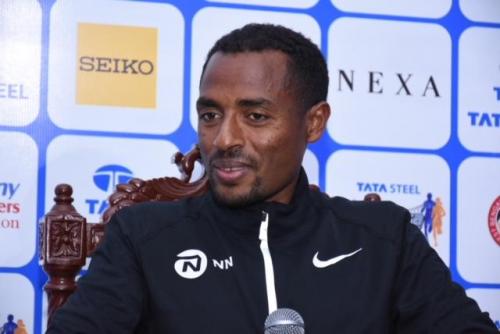 Kenenisa Bekele at the TSK25K press conference 1.JPG
