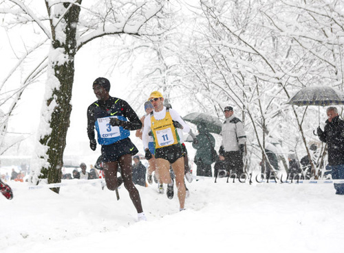 KipchogeLeadsBend.-CampaccioXC09.JPG
