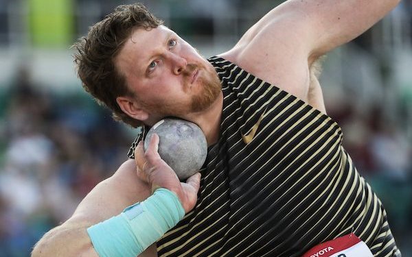 2022 USATF Outdoor Champs: Ryan Crouser entertains while winning the Men’s shot put!