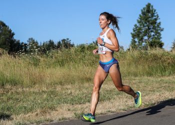 COROS Athletes Watch, # 6: Emma Bates runs PB in World Champs Marathon!