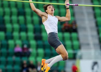 FLASH! Duplantis breaks world pole vault record with 6.21m in Oregon