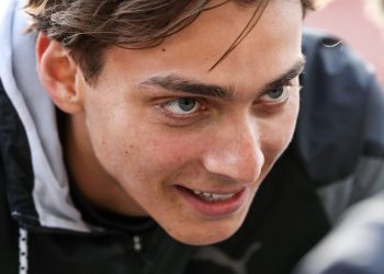 FLASH! Duplantis breaks world pole vault record with 6.21m in Oregon