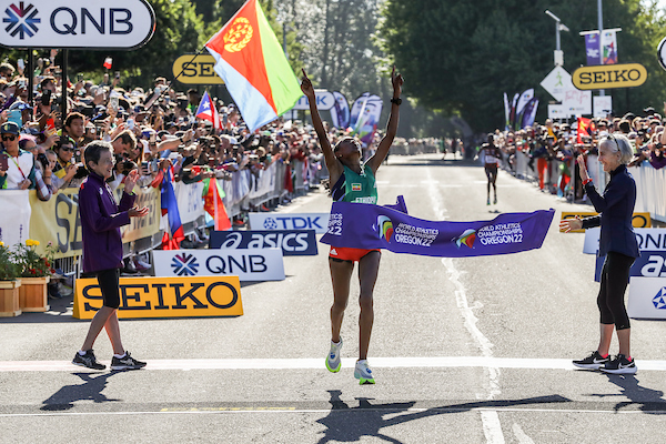 GEBRESLASE WINS NAIL-BITER AT WORLD CHAMPIONSHIPS WOMEN’S MARATHON