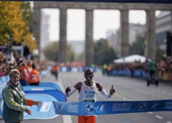 2022 BMW Berlin Marathon Diary: Marathon maestro Eliud Kipchoge smashes his own world record at the BMW Berlin Marathon!  from NN Running team