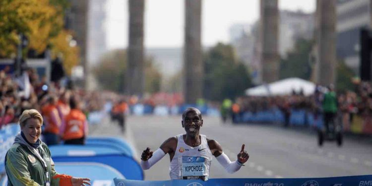 2022 BMW Berlin Marathon Diary: Marathon maestro Eliud Kipchoge smashes his own world record at the BMW Berlin Marathon!  from NN Running team