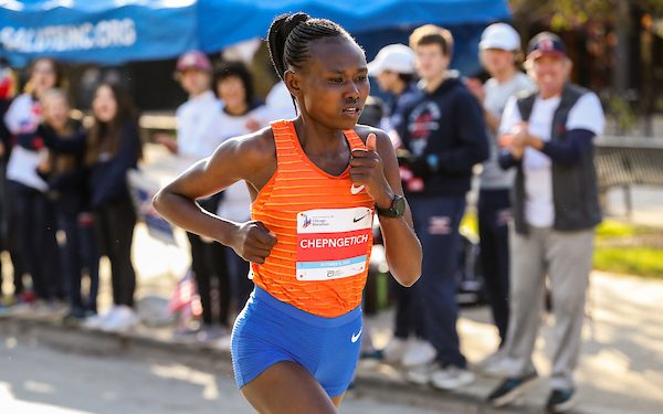 CHEPNGETICH NEARLY BREAKS WORLD RECORD AT CHICAGO MARATHON