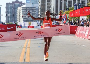 CHEPNGETICH NEARLY BREAKS WORLD RECORD AT CHICAGO MARATHON