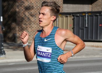 CHEPNGETICH NEARLY BREAKS WORLD RECORD AT CHICAGO MARATHON