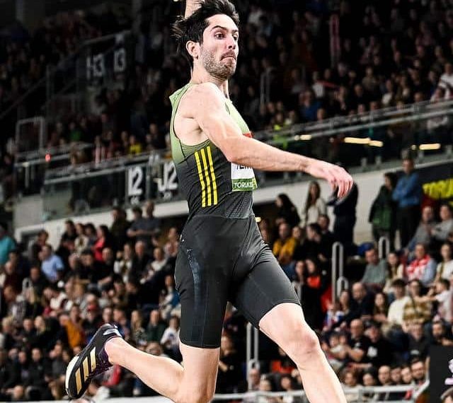 Gudaf Tsegay OH SO CLOSE to Indoor Mile WR! 4:16.16!