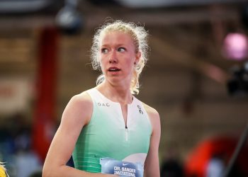 Alicia Monson dominates 3000m field, sets AR, PB, WL of 8:25.05 over 3,000m, leads first eight to PB!