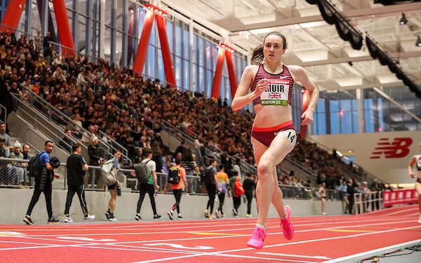 Laura Muir wins the 3,000 meters in Boston, or how to dominate fifteen laps…
