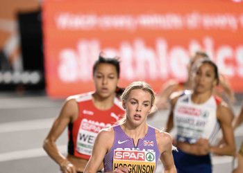 Keely Hodgkinson wins the 800m at the Paris Diamond League