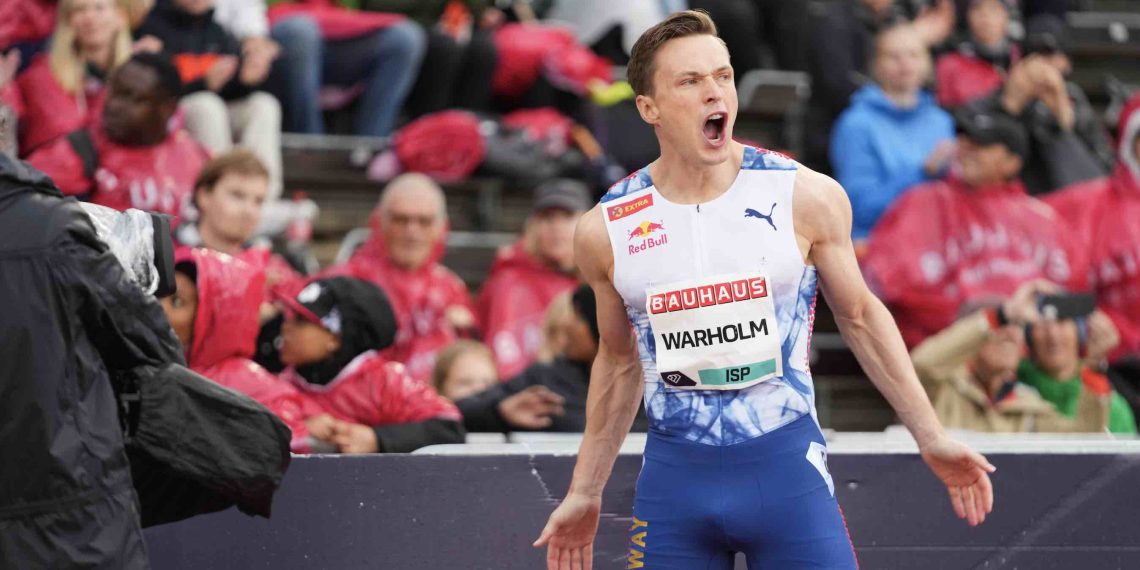 Coffee with Larry, Bauhaus Stockholm was a rainy success, but what about the protesters?