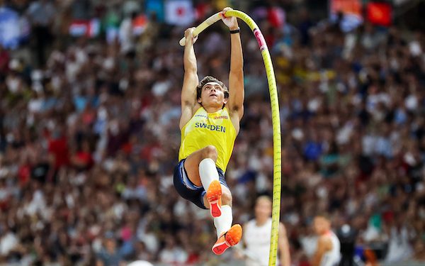 WC / Day Eight: Relay Madness: 4×1 Sweep For USA, Mondo’s Perfect Game Strikes Gold