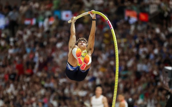 WC / Day Eight: Relay Madness:  4×1 Sweep For USA, Mondo’s Perfect Game Strikes Gold