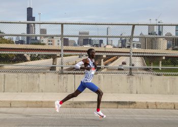KIPTUM SHATTERS 2:01 BARRIER AT CHICAGO MARATHON