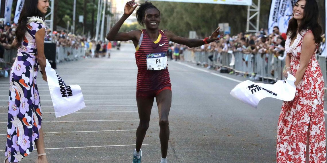 KENYANS LONYANGATA & LIMO WIN HONOLULU MARATHON IN SOAKING HUMIDITY