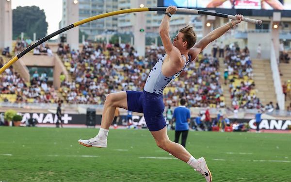Men’s Pole Vault is back at Millrose Games for first time since 2014!