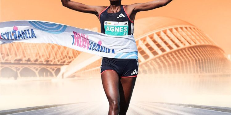 Agnes Ngetich runs an unbelievable WR of 28:46 for 10k!