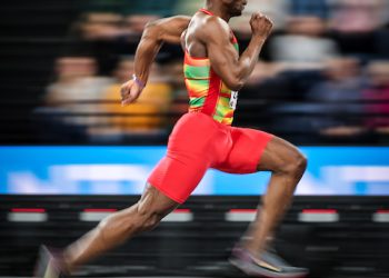 Hughes Fabrice Zango remporte la première médaille d’or en salle du Burkina Faso (Hughes Fabrice Zango takes the first indoor gold for Burkina Faso)