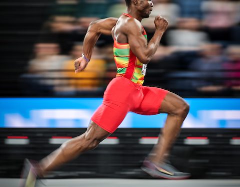Hughes Fabrice Zango remporte la première médaille d’or en salle du Burkina Faso (Hughes Fabrice Zango takes the first indoor gold for Burkina Faso)