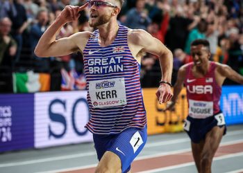 Josh Kerr entertains Glasgow with his exciting win over 3,000 meters!