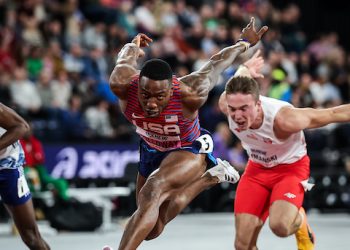 Grant Holloway defends his gold with a new CR!