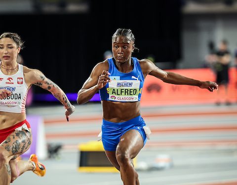 Julien Alfred battles Ewa Swoboda for gold, winning the 60 meters ! Saint Lucia gets its first World Champs medal, and it is gold!