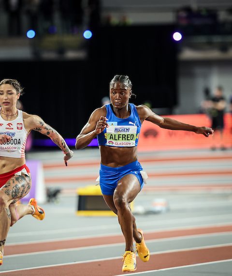 Julien Alfred battles Ewa Swoboda for gold, winning the 60 meters ! Saint Lucia gets its first World Champs medal, and it is gold!