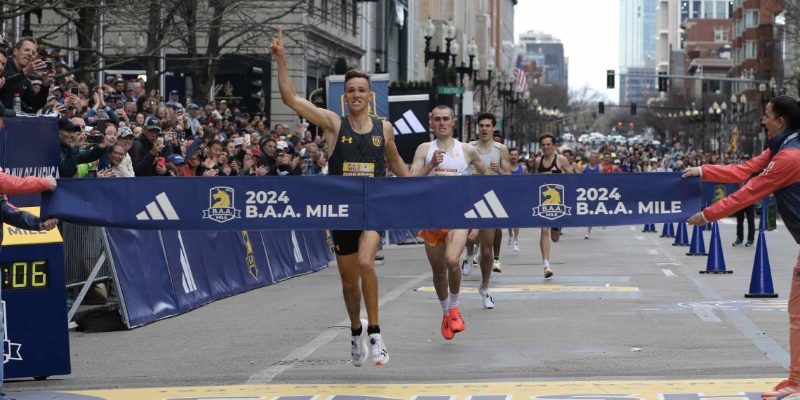 COMBER, GEAR VICTORIOUS AT B.A.A. INVITATIONAL MILE