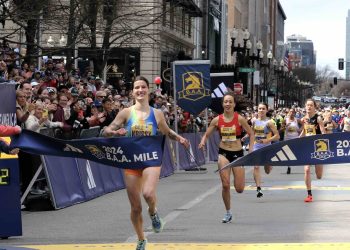 COMBER, GEAR VICTORIOUS AT B.A.A. INVITATIONAL MILE