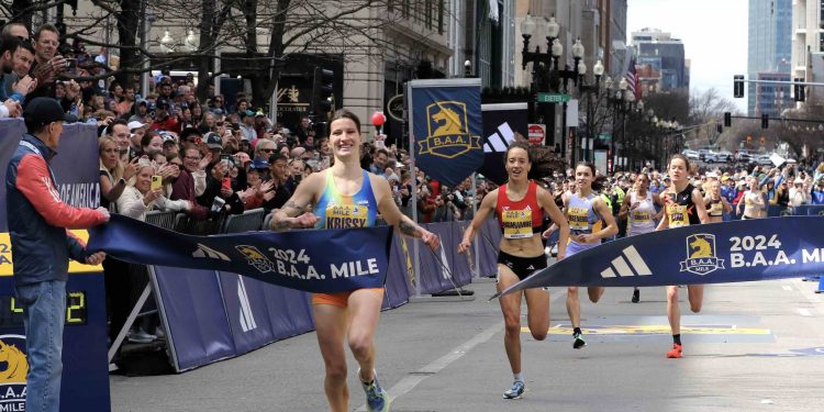 COMBER, GEAR VICTORIOUS AT B.A.A. INVITATIONAL MILE