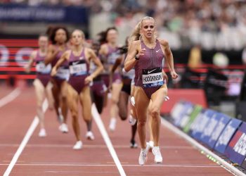 Women’s 800 steals the show