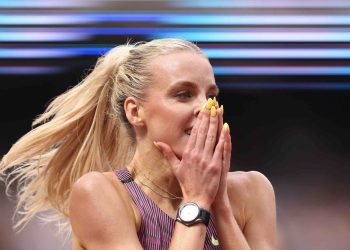 Women’s 800 steals the show