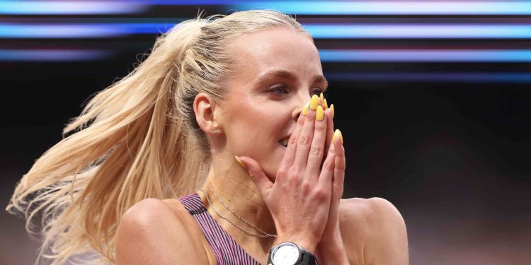 Women’s 800 steals the show