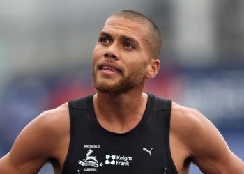 Elliot Giles sets World Mile Road record of 3:51.3 in Dusseldorf!