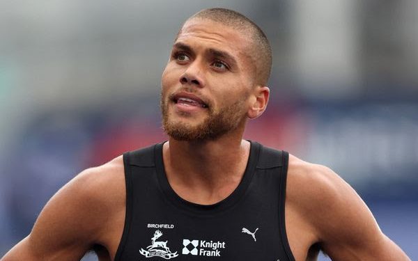 Elliot Giles sets World Mile Road record of 3:51.3 in Dusseldorf!
