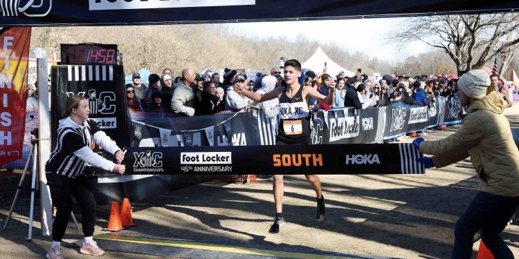 Elizabeth Leachman and Keegan Smith Capture First Place Titles in the 45th Annual Foot Locker XC Championships South Regional!