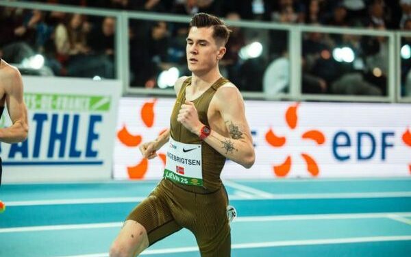 Two 2 short-track World records by Ingebrigtsen 3:45.14 & 3:29.63