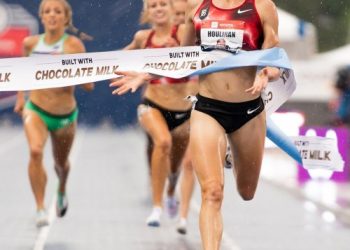 Shelby Houlihan runs 4:20.30 mile World Leader in Boston!