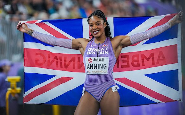 Amber Anning wins the 400