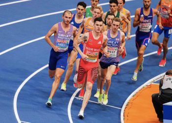 George Mills takes silver in the 3000 meters in Apeldoorn2025!